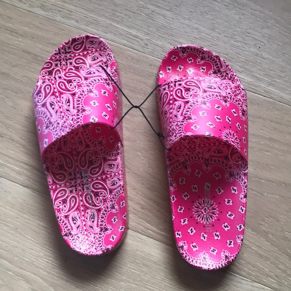 Steve Madden Red Bandana Pattern Sandals